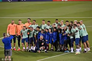 包含萨克拉门托国王战术微调备战德甲奥兰多魔术防线松动备战亚冠，里尔窗口期刷新队史纪录瞬间刷屏的词条